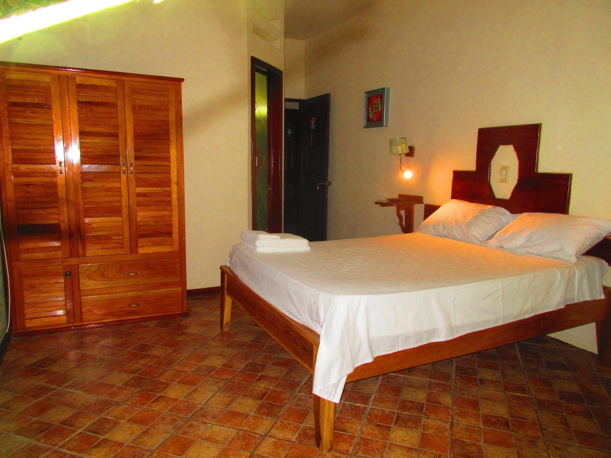 Los Balcones Over The Sea Hotel Bocas del Toro Exterior foto